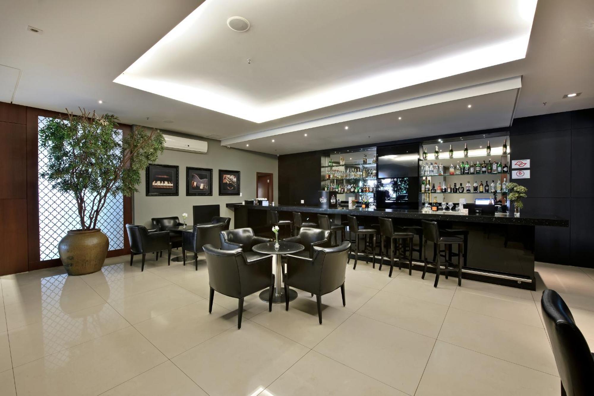 Hotel Mont Blanc Premium Ribeirao Preto Exterior photo The bar at the hotel