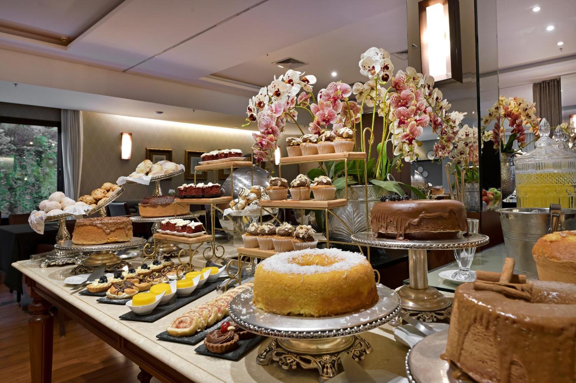 Hotel Mont Blanc Premium Ribeirao Preto Exterior photo A dessert buffet