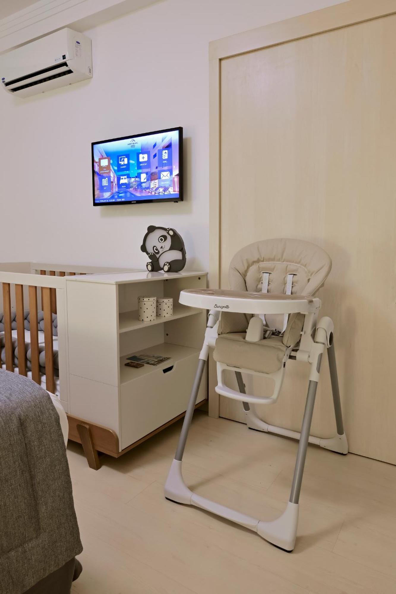 Hotel Mont Blanc Premium Ribeirao Preto Room photo A high chair