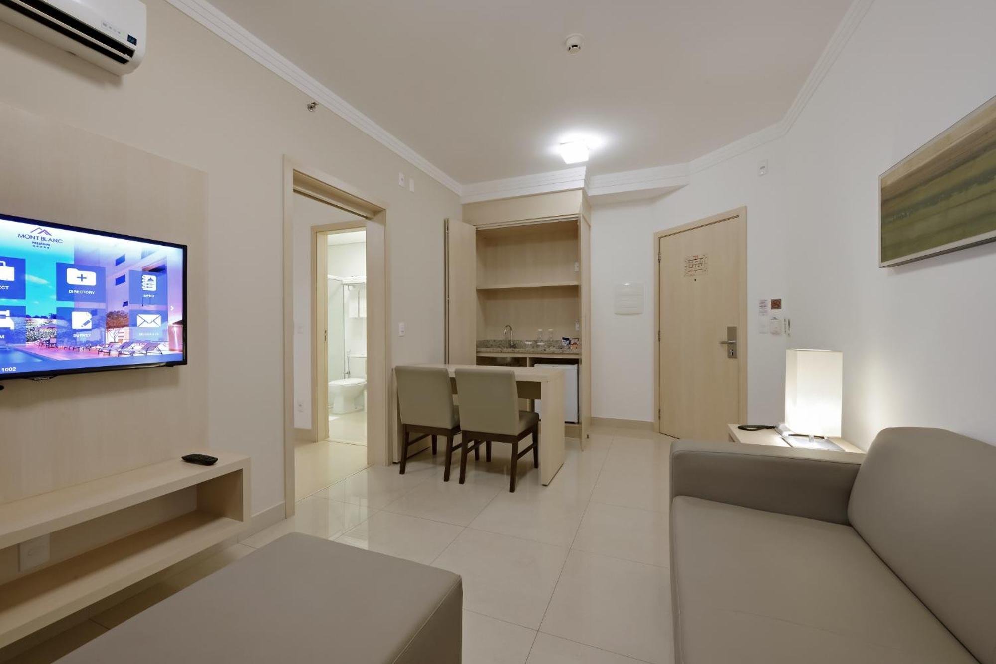 Hotel Mont Blanc Premium Ribeirao Preto Room photo A typical apartment