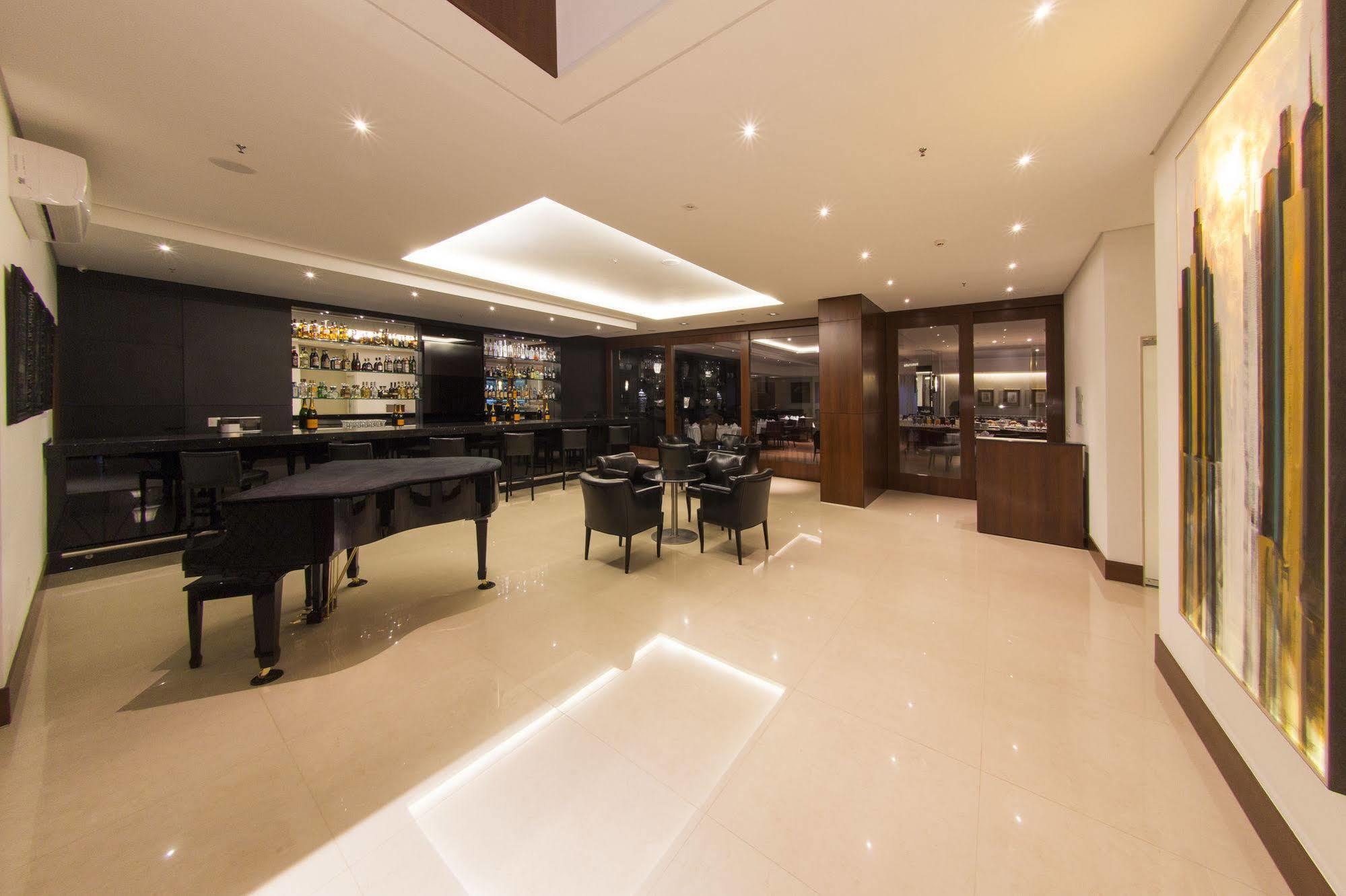 Hotel Mont Blanc Premium Ribeirao Preto Exterior photo The interior of the club